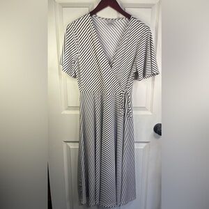 H&M short sleeve v neck striped‎ dresses with tie on the waist